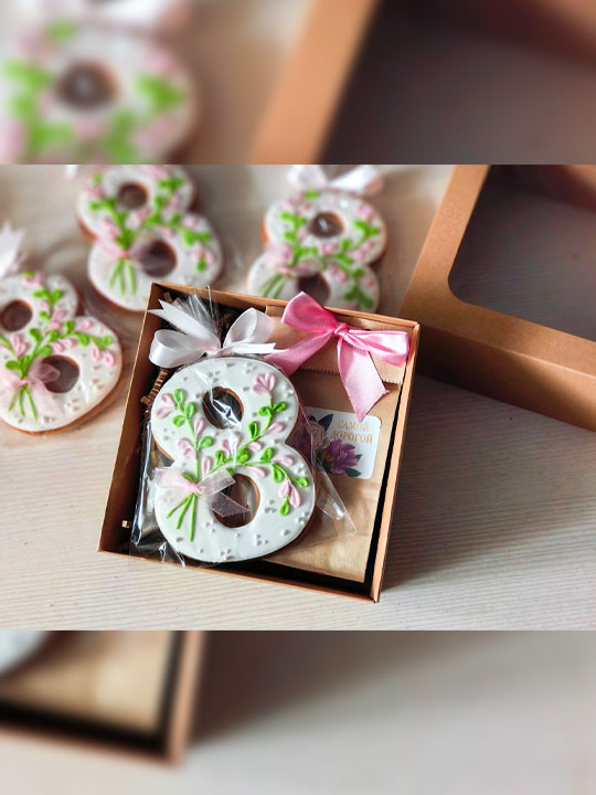 Комплимент с пряником ручной работы и фруктовым чаем
